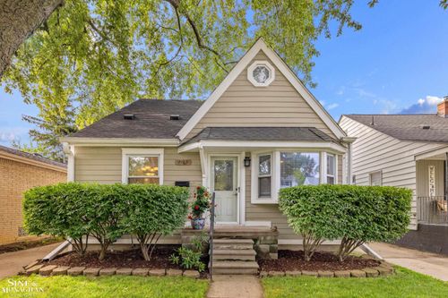 2189 Hollywood Ave, Grosse Pointe Woods, MI, 48236-1331 | Card Image