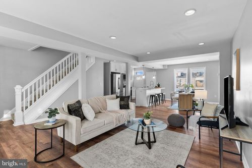 1826 Chilton St, BALTIMORE, MD, 21218-3738 | Card Image