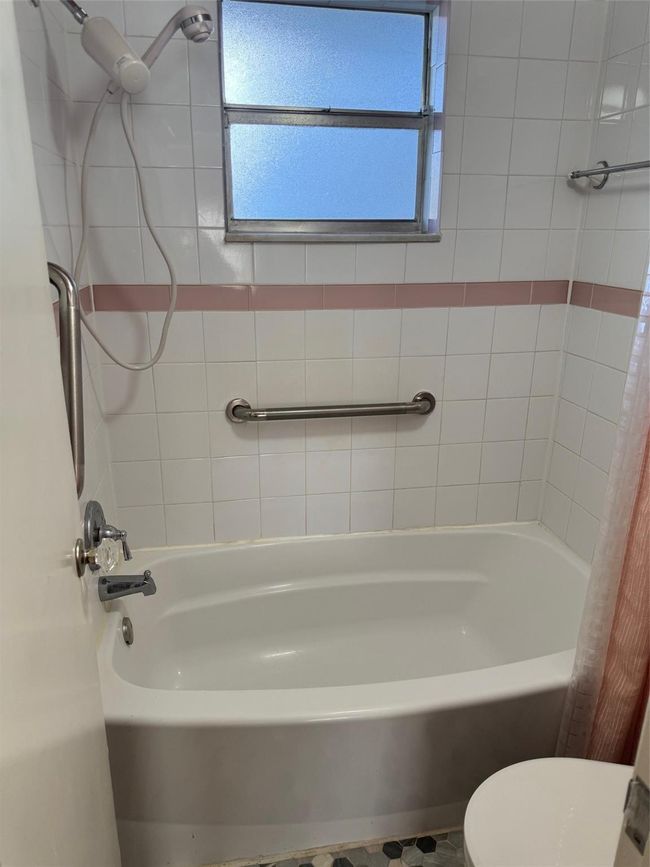 APT-106P - 3774 Inverrary Blvd, Condo with 1 bedrooms, 2 bathrooms and null parking in Lauderhill FL | Image 22