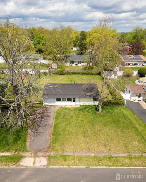 39 Richford Rd, Kendall Park, NJ, 08824-1107 | Card Image