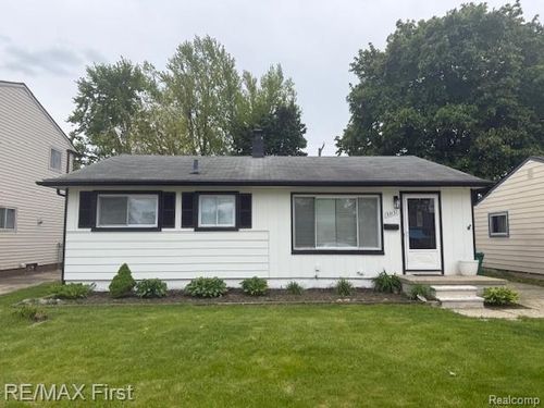 33131 Kathryn St, Garden City, MI, 48135-1072 | Card Image