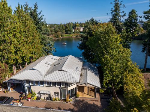 3-1004 Decosta Pl, Esquimalt, BC, V9A6Y3 | Card Image