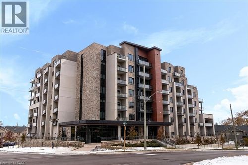 302-30 Hamilton Street S, Waterdown, ON, L8B1V8 | Card Image