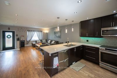 6 Flavian Cres, House other with 3 bedrooms, 2 bathrooms and 8 parking in Brampton ON | Image 3