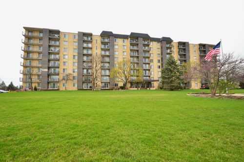 111-5400 Walnut Ave, Downers Grove, IL, 60515-4110 | Card Image