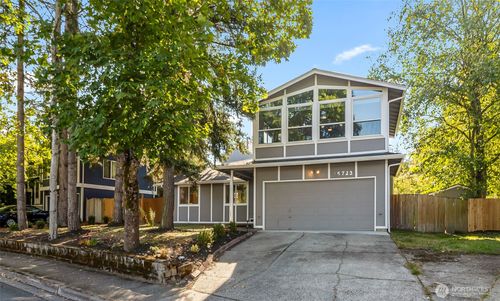15723 Ne 109th St, Redmond, WA, 98052-2624 | Card Image