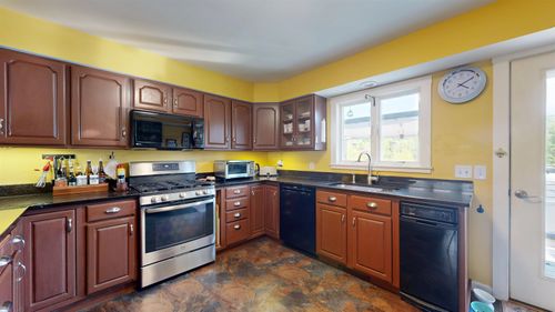 660 Vt Route 15, Underhill, VT, 05489-9720 | Card Image