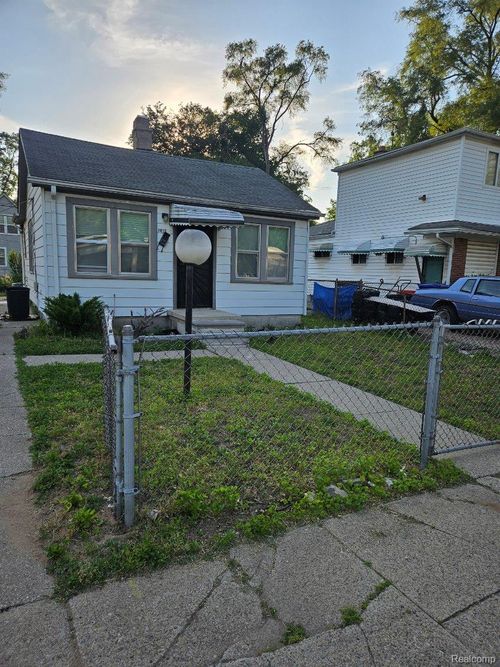21033 Glen Lodge Rd, Ferndale, MI, 48220-2241 | Card Image