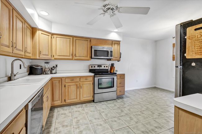 4 - 4 Echowoods Cir, Condo with 2 bedrooms, 3 bathrooms and null parking in Monroe CT | Image 9