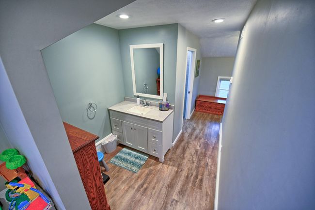Vanity in upper hall | Image 18