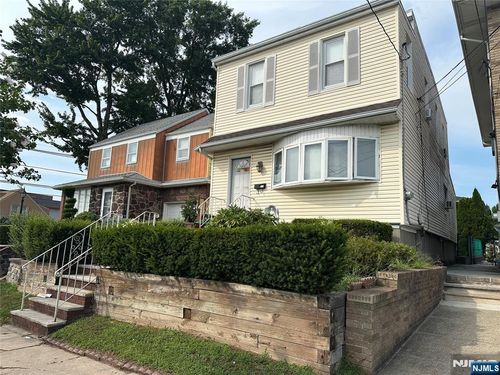 105 E Brinkerhoff Ave, Palisades Park, NJ, 07650-1510 | Card Image