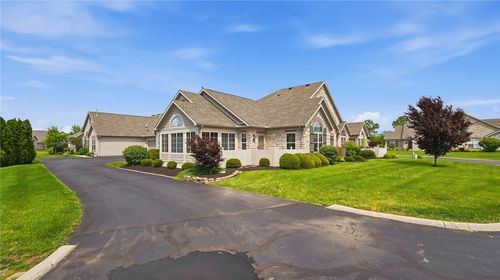 7026 Creekside Cir, Fairborn, OH, 45324-6164 | Card Image