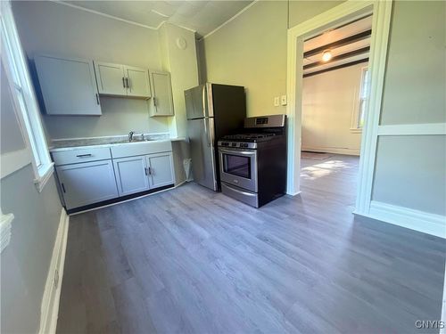 617 Carbon St, Syracuse, NY, 13208-2111 | Card Image