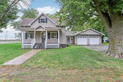 104 N 6th St, Witt, IL, 62094-1025 | Card Image