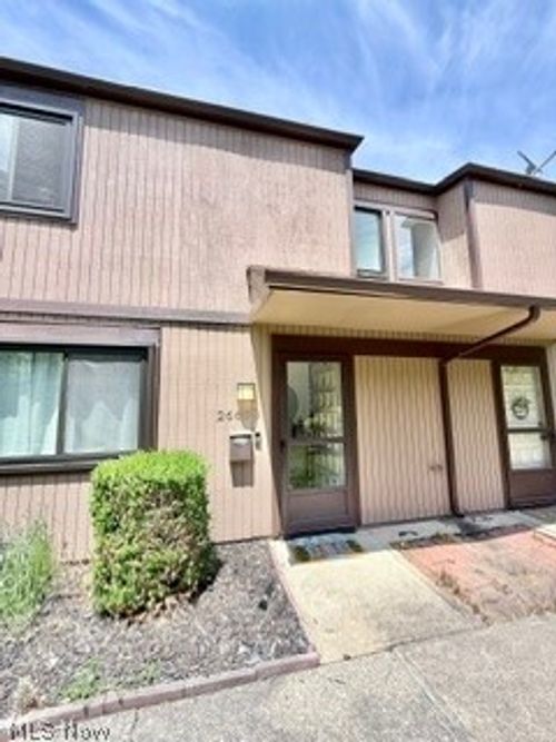 26653 Lake Of The Falls Blvd, Olmsted Falls, OH, 44138-2608 | Card Image