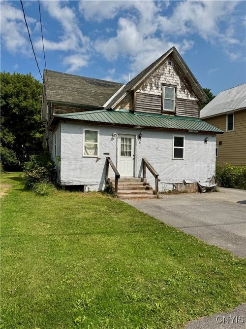 83 Grove St, Gouverneur, NY, 13642-1432 | Card Image