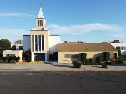 240 E Fresno St, Dinuba, CA, 93618-1901 | Card Image