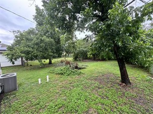 415 N Doak St, Taylor, TX, 76574-2873 | Card Image