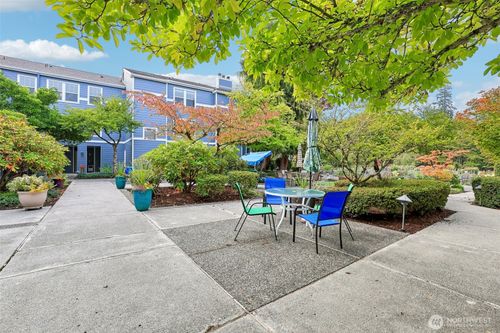 207-3935 226th Pl Se, Issaquah, WA, 98029-6217 | Card Image