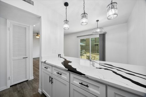 111-4011 Cole Ave, Dallas, TX, 75204-7919 | Card Image