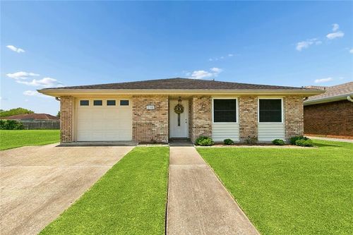 2108 Charles Dr, Chalmette, LA, 70043-5606 | Card Image