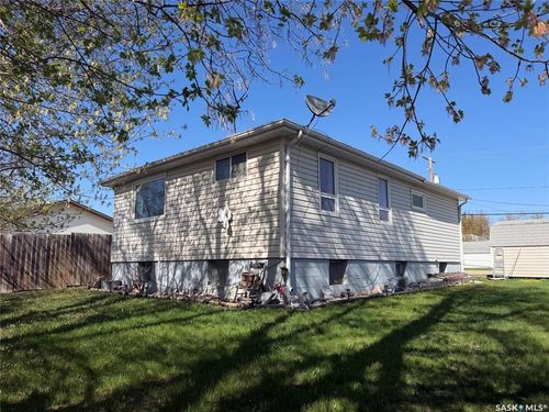 412 Main St, Hudson Bay, SK, S0E0Y0 | Card Image