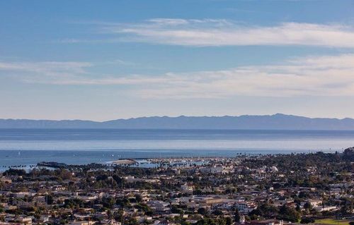 922 Roble Ln, SANTA BARBARA, CA, 93103-2047 | Card Image