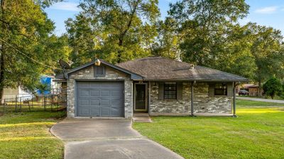 1000 Daniel Street, House other with 3 bedrooms, 1 bathrooms and null parking in Cleveland TX | Image 1