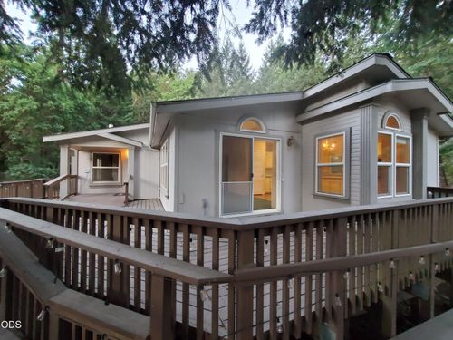 862 Autumn Lane, Glendale, OR, 97442 | Card Image