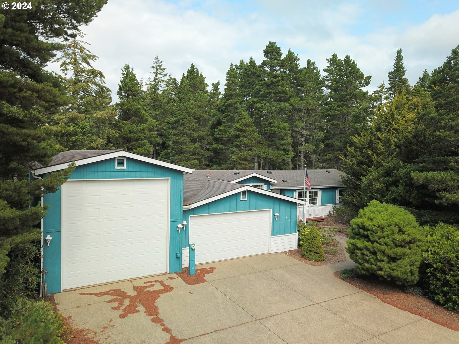 35th Ct, Florence, OR 97439