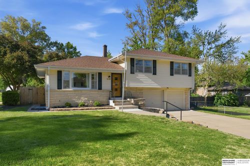 8218 Castelar St, Omaha, NE, 68124-2237 | Card Image