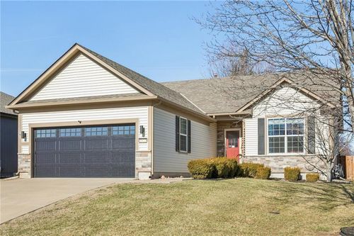 1022 Sw Cheshire Dr, Lee's Summit, MO, 64083-6122 | Card Image