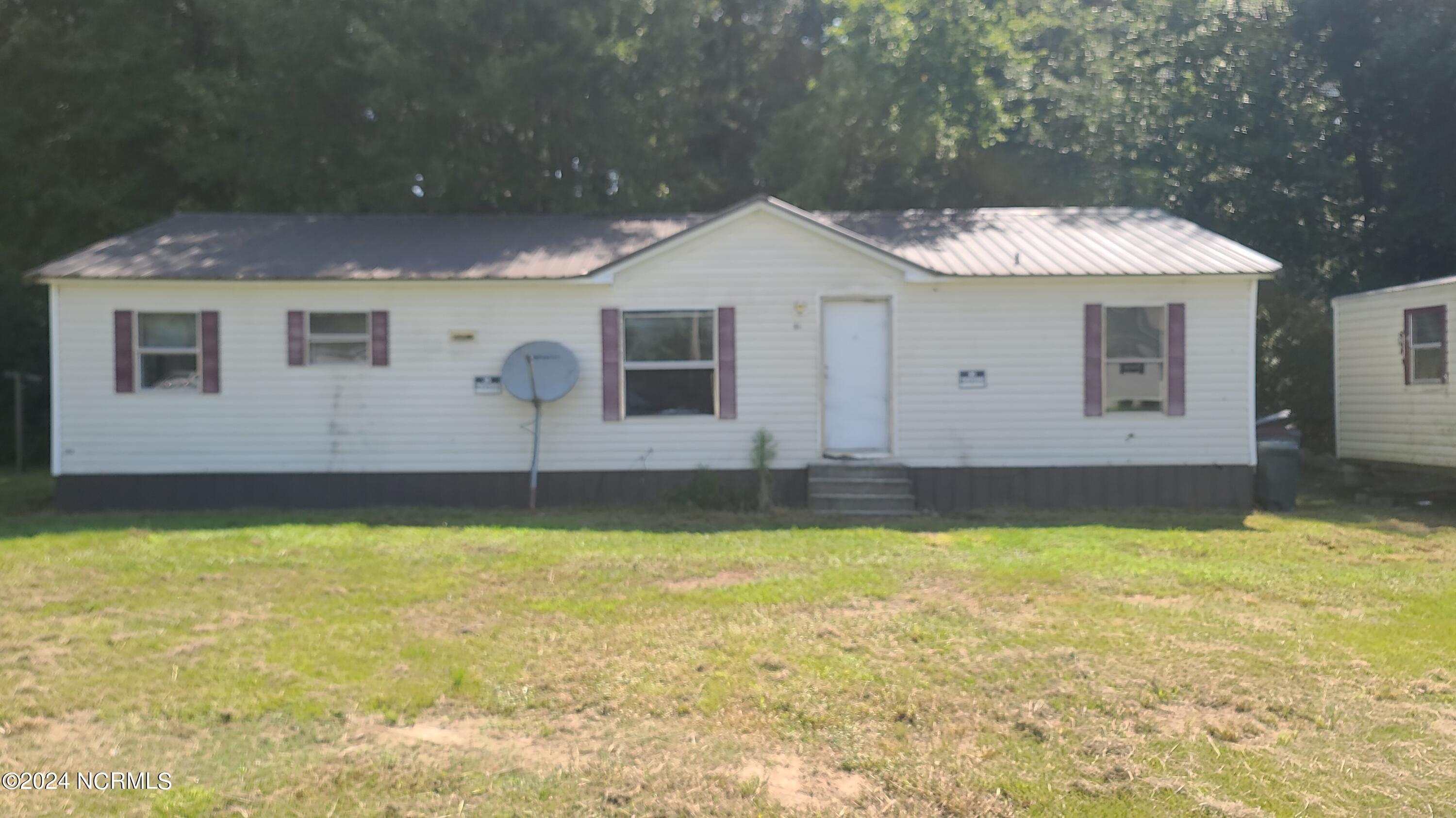 Willow Creek Ln, Whiteville, NC 28472