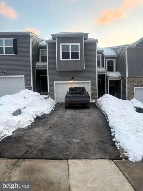 7573 Clayton Ave, COOPERSBURG, PA, 18036-8727 | Card Image