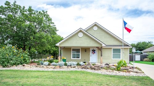 206 W Oak St, Olney, TX, 76374-1534 | Card Image