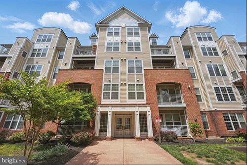 apt-201-2700 Bellforest Ct, VIENNA, VA, 22180-7326 | Card Image