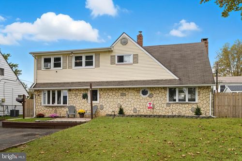 9 Newberry Ln, LEVITTOWN, PA, 19054-3813 | Card Image