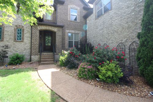 337 Crooked Creek Ln, Hendersonville, TN, 37075-6744 | Card Image