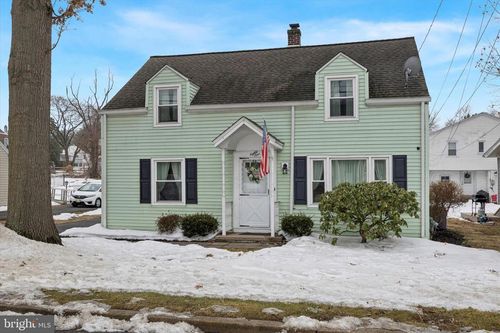 84 W Schuylkill Rd, POTTSTOWN, PA, 19465-6950 | Card Image