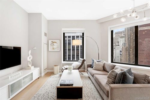 fl-25f-75 Wall St, New York, NY, 10005-2833 | Card Image