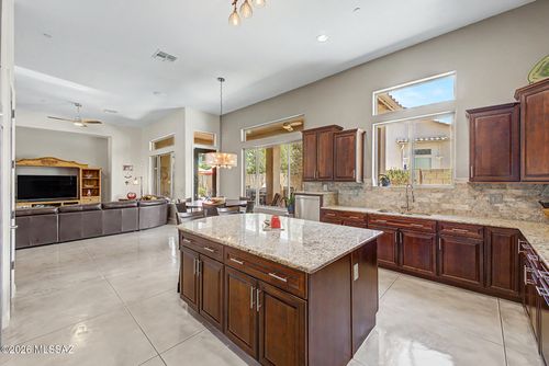 1156 W Casentino Pass, Oro Valley, AZ, 85755-8562 | Card Image
