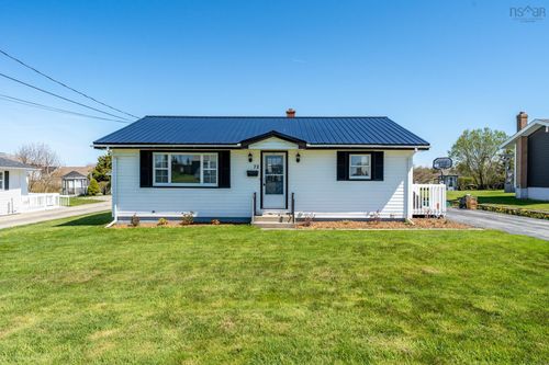 72 Hibernia St, Yarmouth, NS, B5A2M6 | Card Image