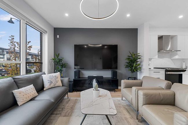 2213 77 Street Sw, Townhouse with 2 bedrooms, 3 bathrooms and 2 parking in Calgary AB | Image 5