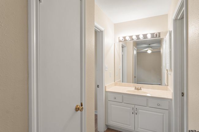 APT-1504 - 5401 Hollytree Dr, Condo with 3 bedrooms, 2 bathrooms and null parking in Tyler TX | Image 18