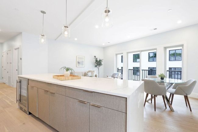15 - 21 Glen Rd, Condo with 2 bedrooms, 2 bathrooms and 2 parking in Boston MA | Image 4
