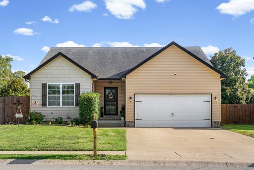 400 Leslie Wood Dr, Clarksville, TN, 37040-8692 | Card Image
