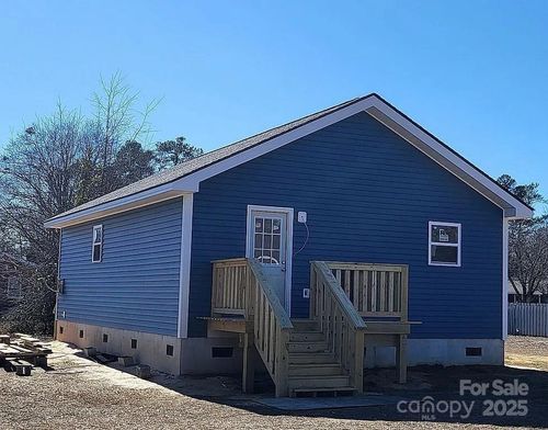 712 E Gertrude St, Fairmont, NC, 28340-2125 | Card Image