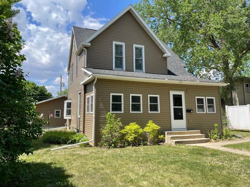 111 S 5th St, Montevideo, MN, 56265-1911 | Card Image