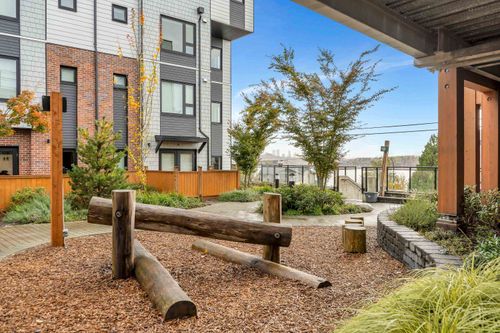 146-545 E 2nd St, North Vancouver, BC, V7L | Card Image