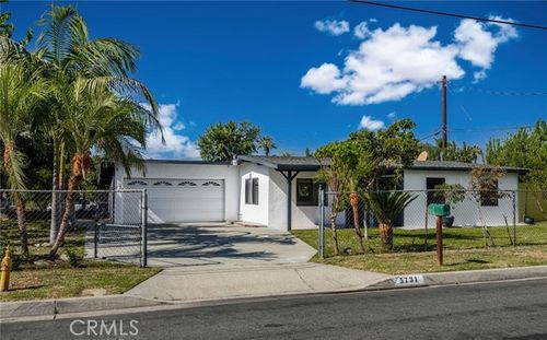  Glenfinnan Avenue, Azusa, CA, 91702 | Card Image